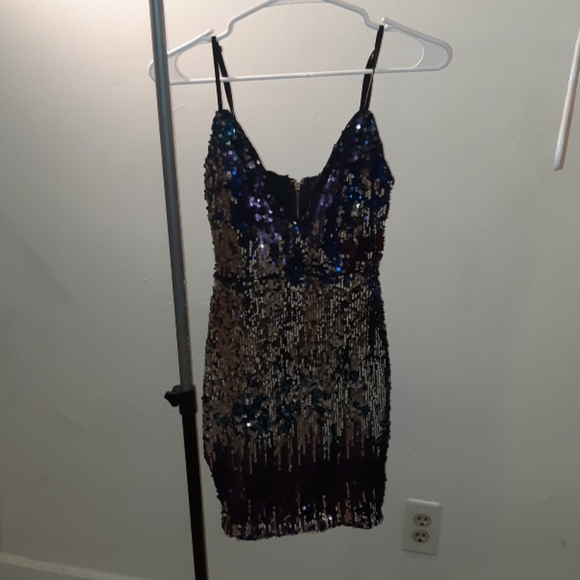 Dress - Picture 2 of 3